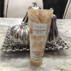 VICTORIA’S SECRET.